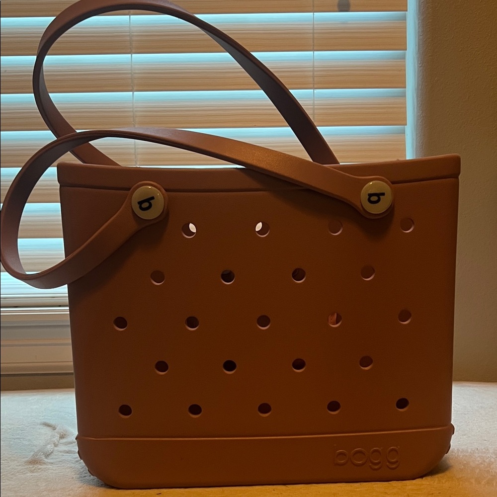BOGG BAG Blushing Perforated Tote dusty pink color
